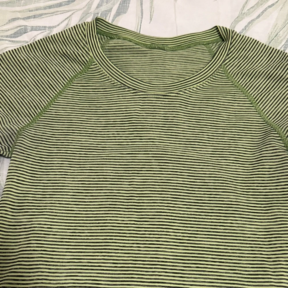 Lululemon Striped Green Long Sleeve Top - Picture 3 of 5